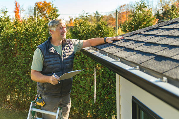 Professional Roofing technician working in Hampton, IA